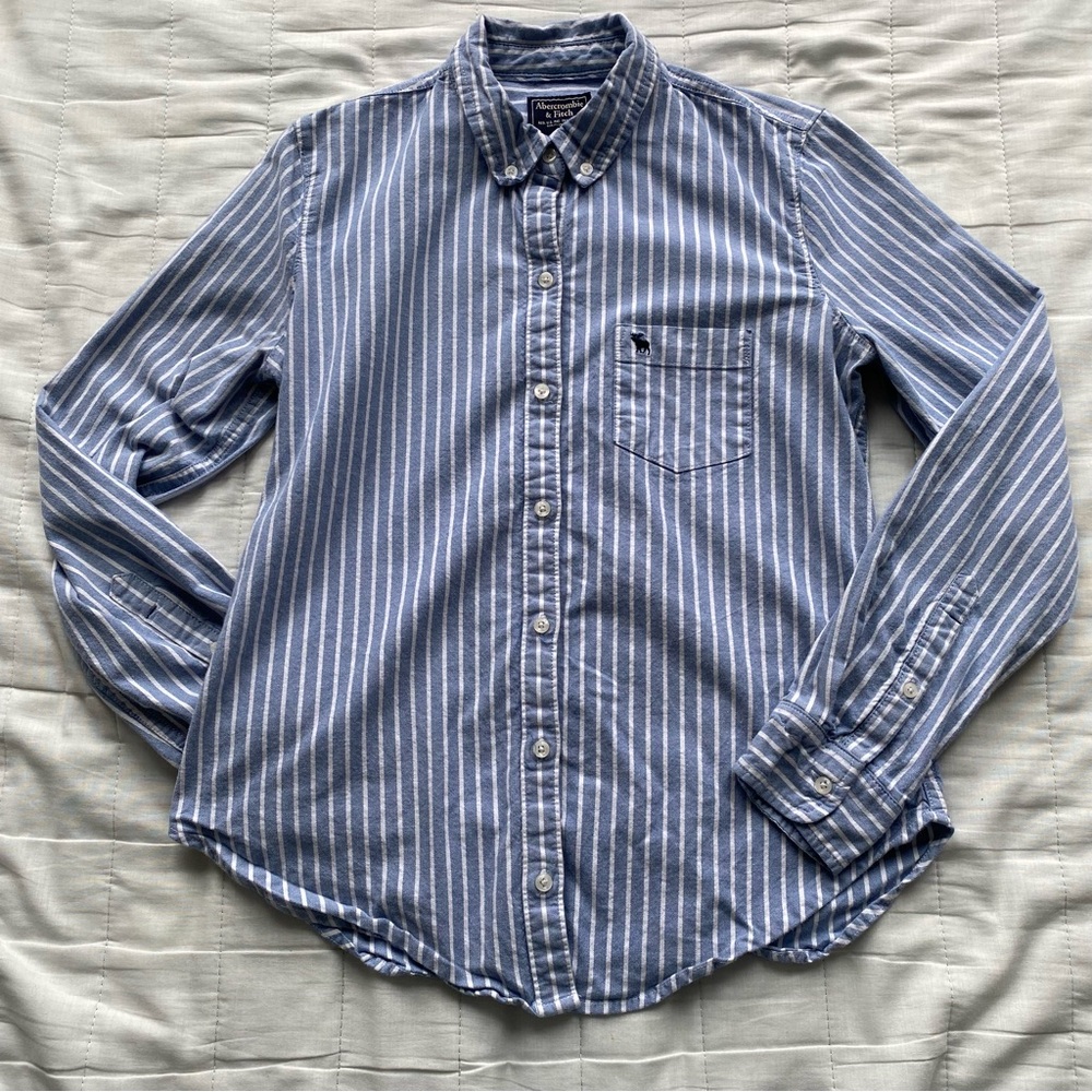 Abercrombie & Fitch Men’s Light Blue and White Striped Button-Down Shirt